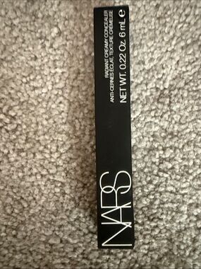 NARS Light 2 Vanilla Concealer Box — Black